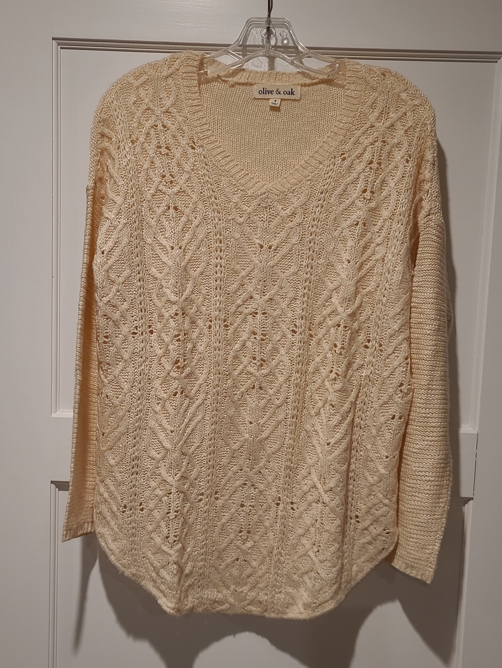 Olive & Oak Cream Cable V-Neck Knit Sweater